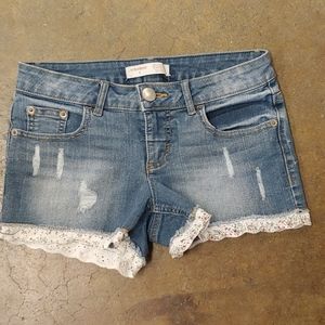 🍒 No boundaries distressed shorts